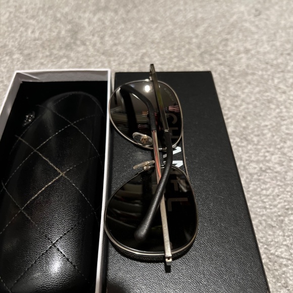Authentic used Chanel sunglasses - Picture 4 of 4